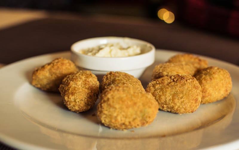 Crispy mozzarella dippers with marinara sauce